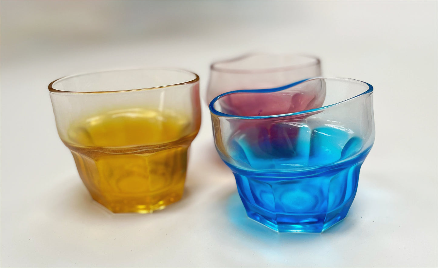 OPYLEE fancy drinking glasses in blue, gold and red