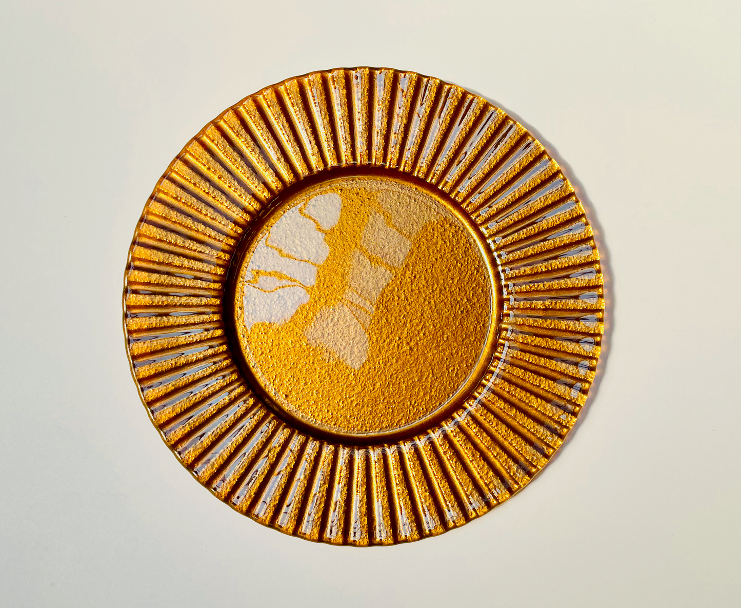 NUBIS design round plate d30 cm glass decorated with golden color