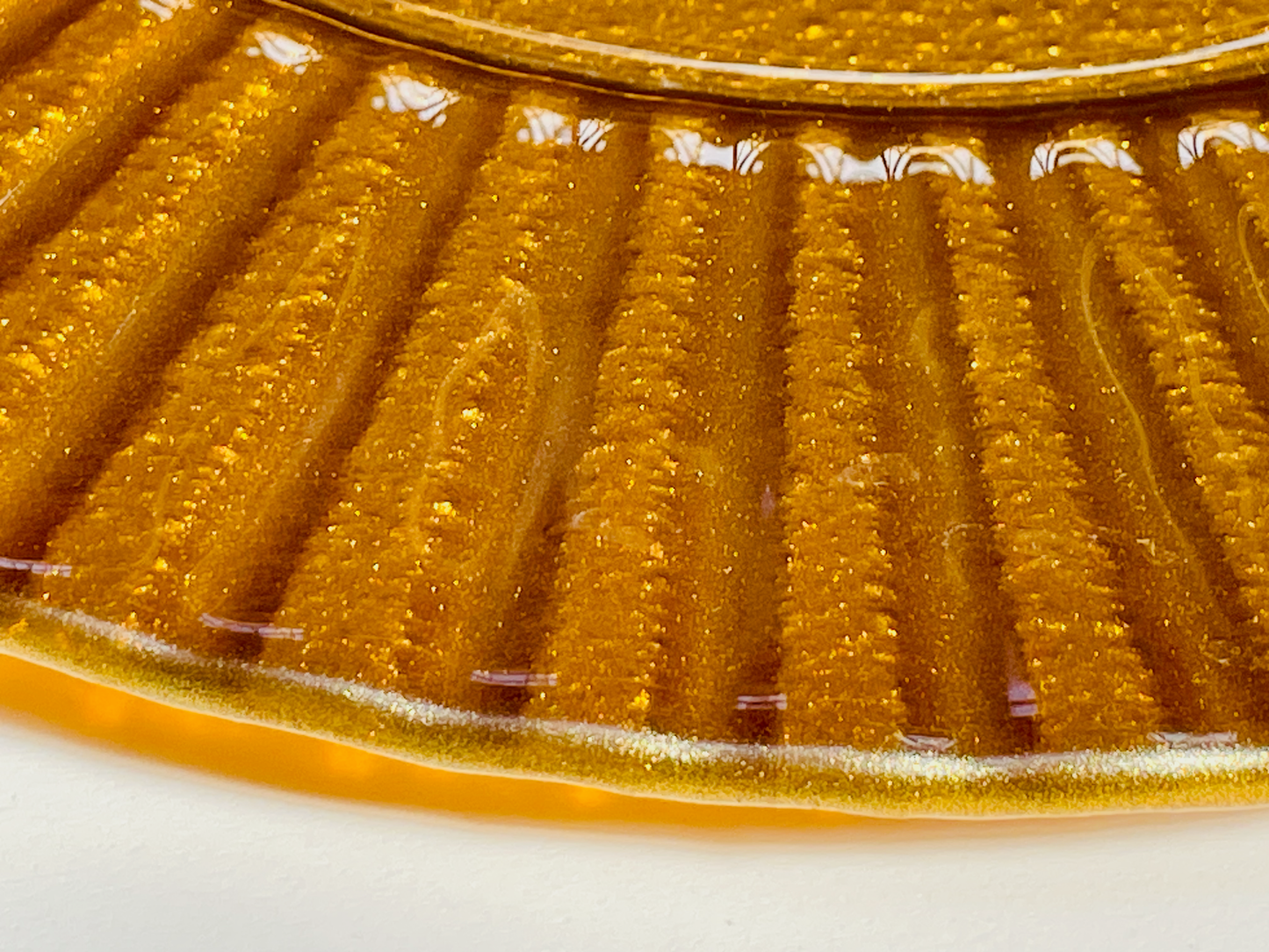 NUBIS design round plate d30 cm glass decorated with golden color