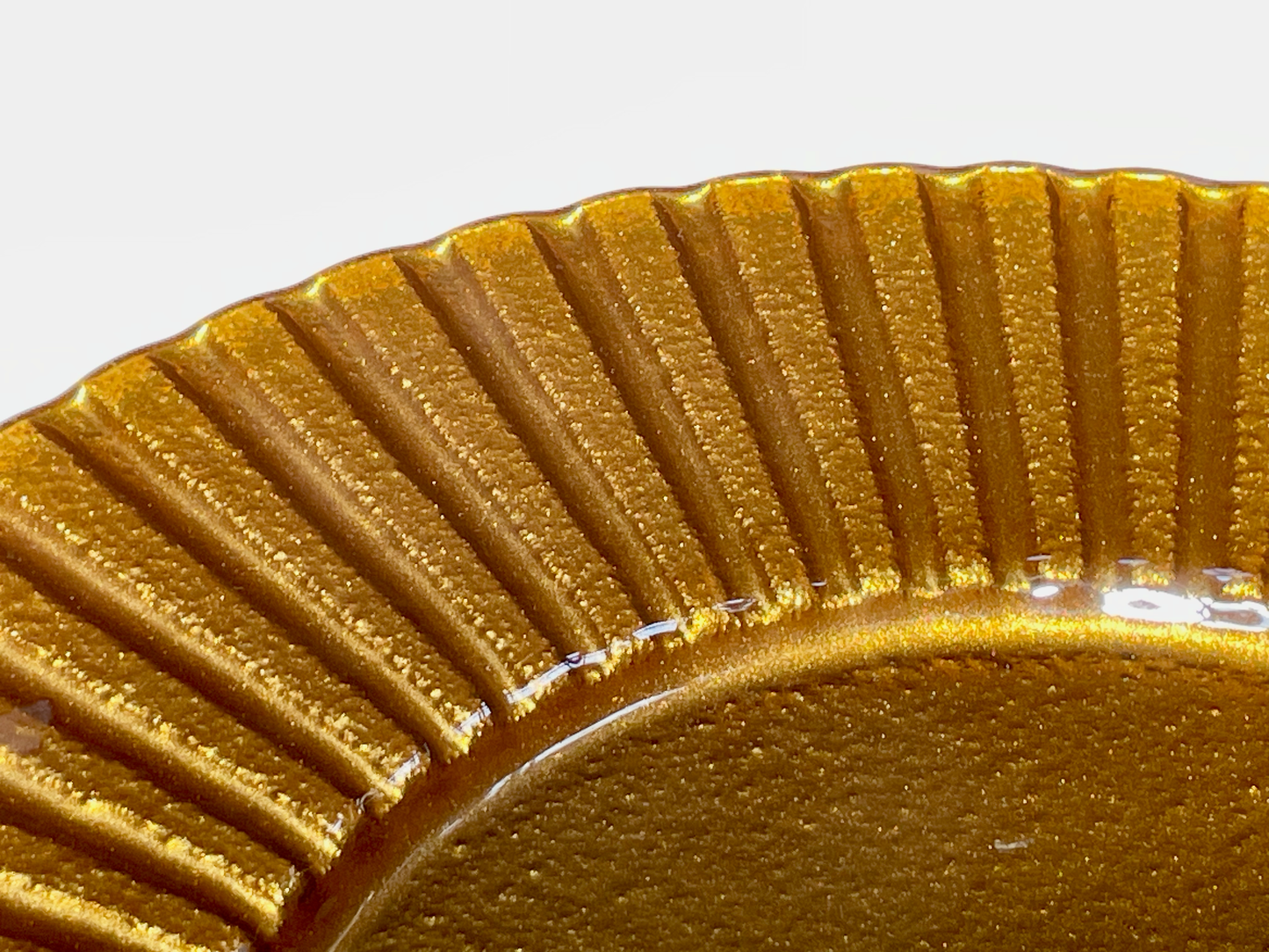 NUBIS design round plate d30 cm glass decorated with golden color