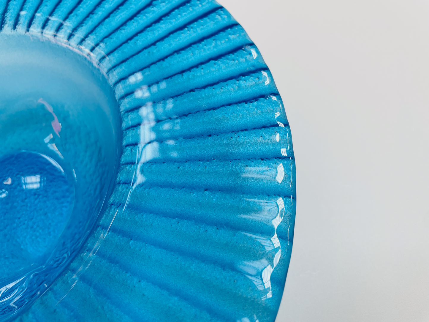 NUBIS design round bowl 26 cm glass decorated with blue color