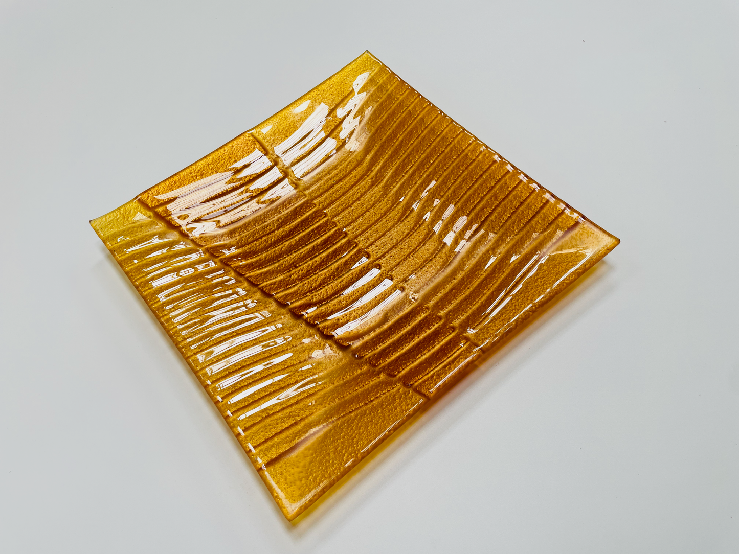 STAP design glass plate 27 x 27 cm honey gold color