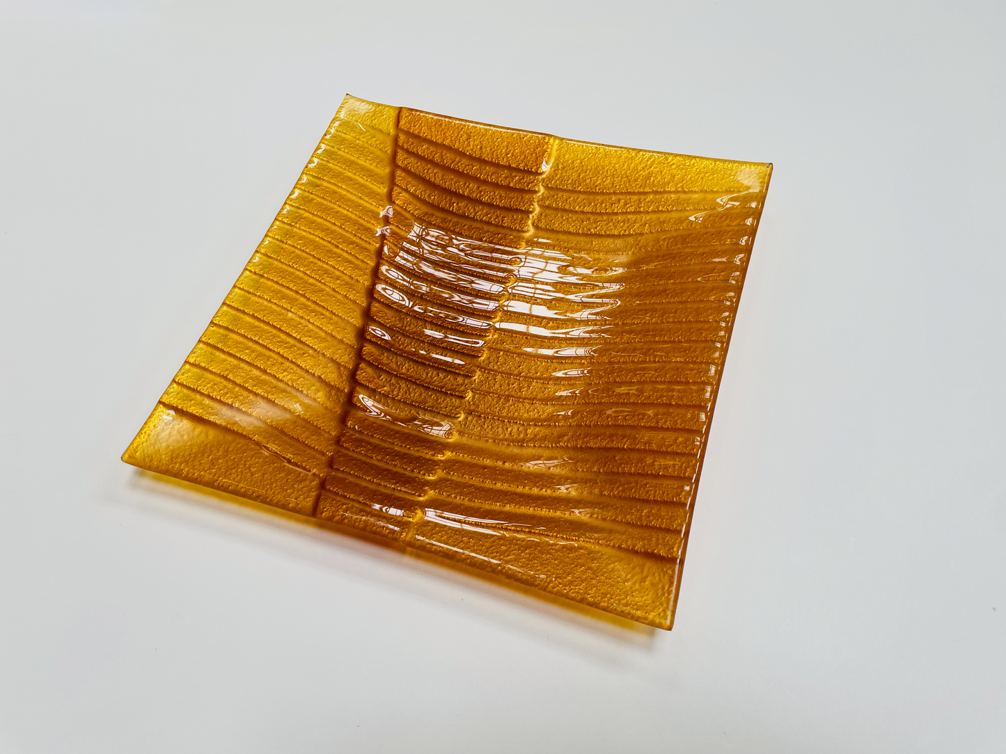 STAP design glass plate 27 x 27 cm honey gold color