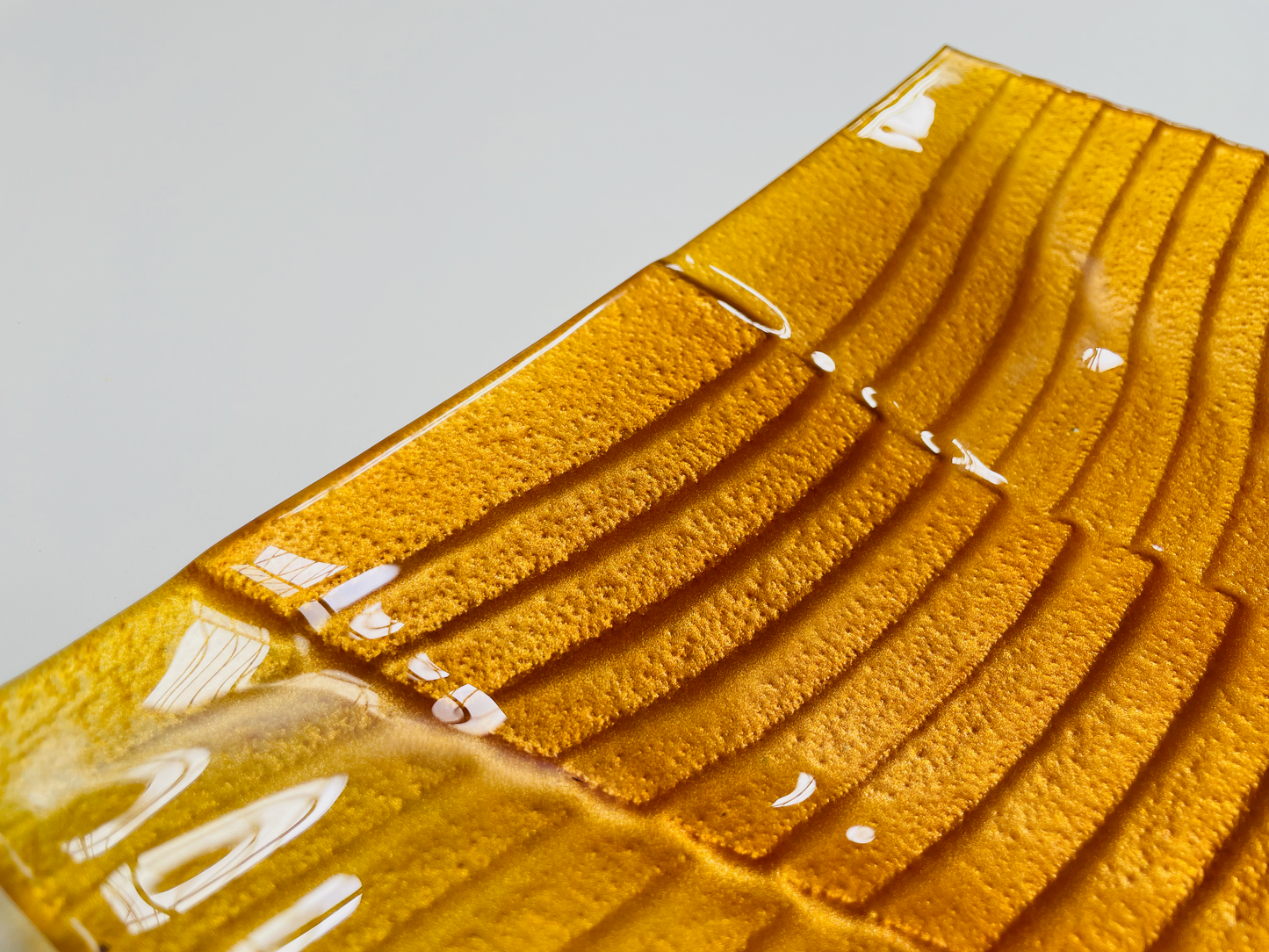 STAP design glass plate 27 x 27 cm honey gold color