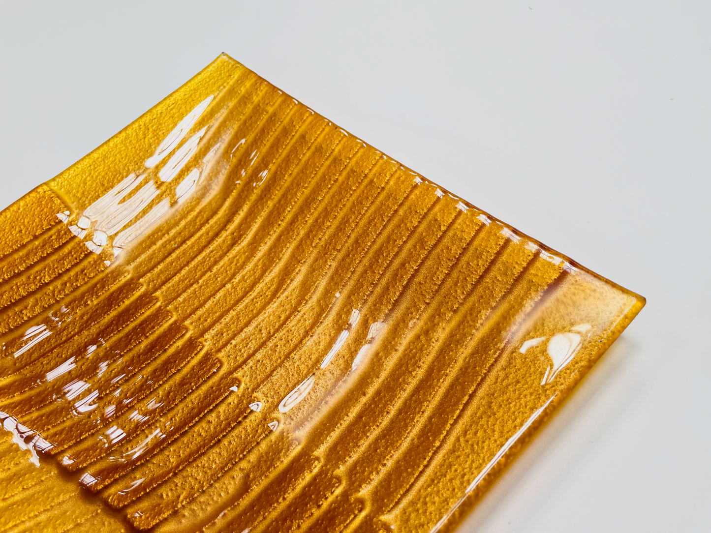 STAP design glass plate 27 x 27 cm honey gold color