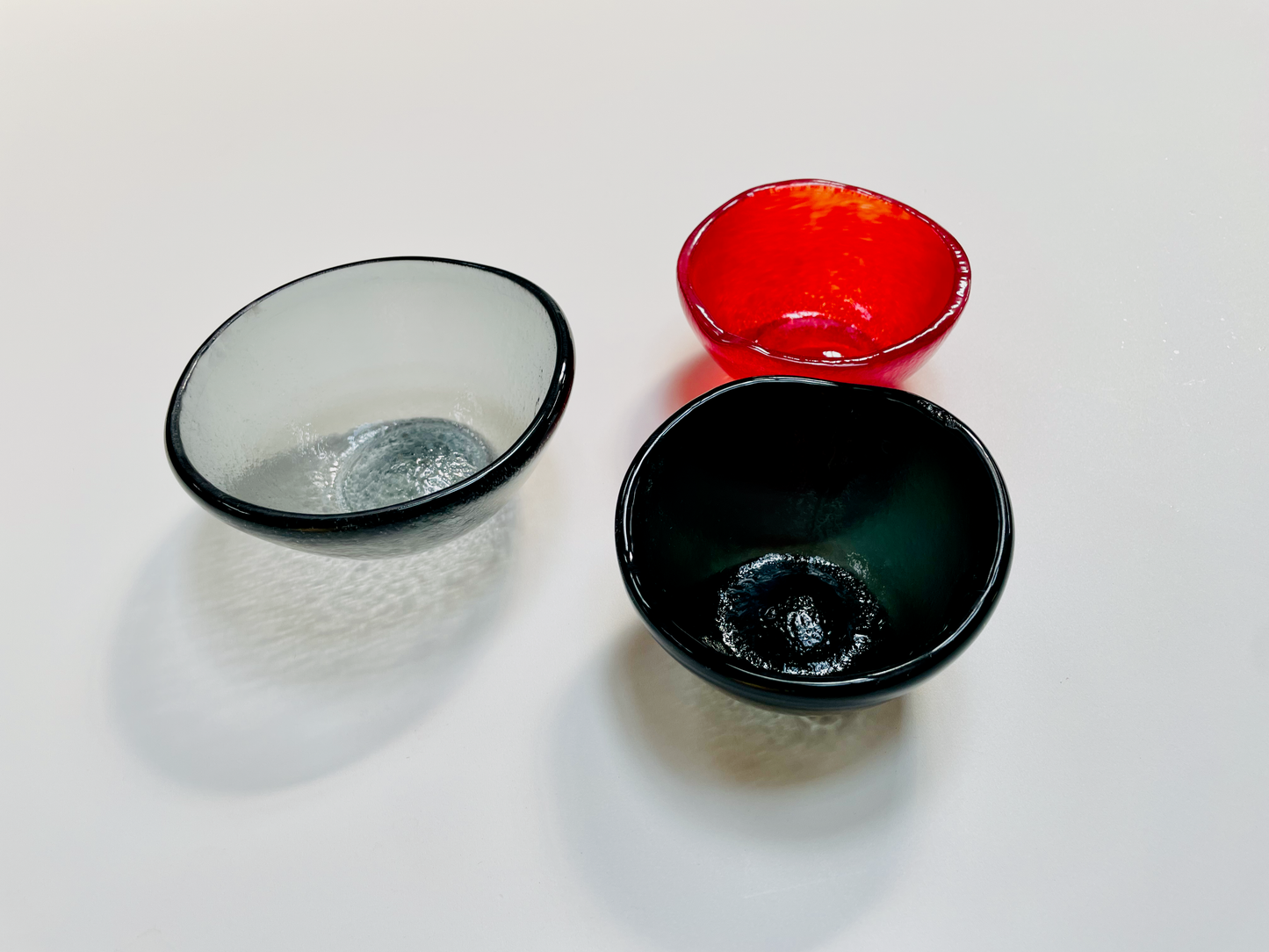 CUPOTEA small glass bowl d9 cm in black, grey and red