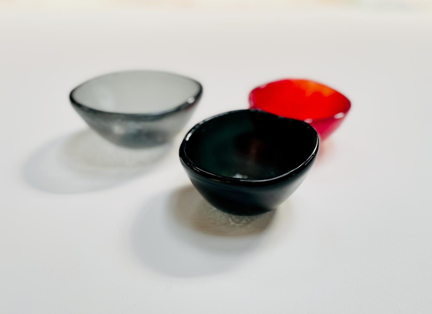 CUPOTEA small glass bowl d9 cm in black, grey and red