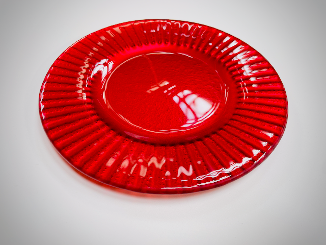 NUBIS design round plate d20 cm glass decorated with red metallic color